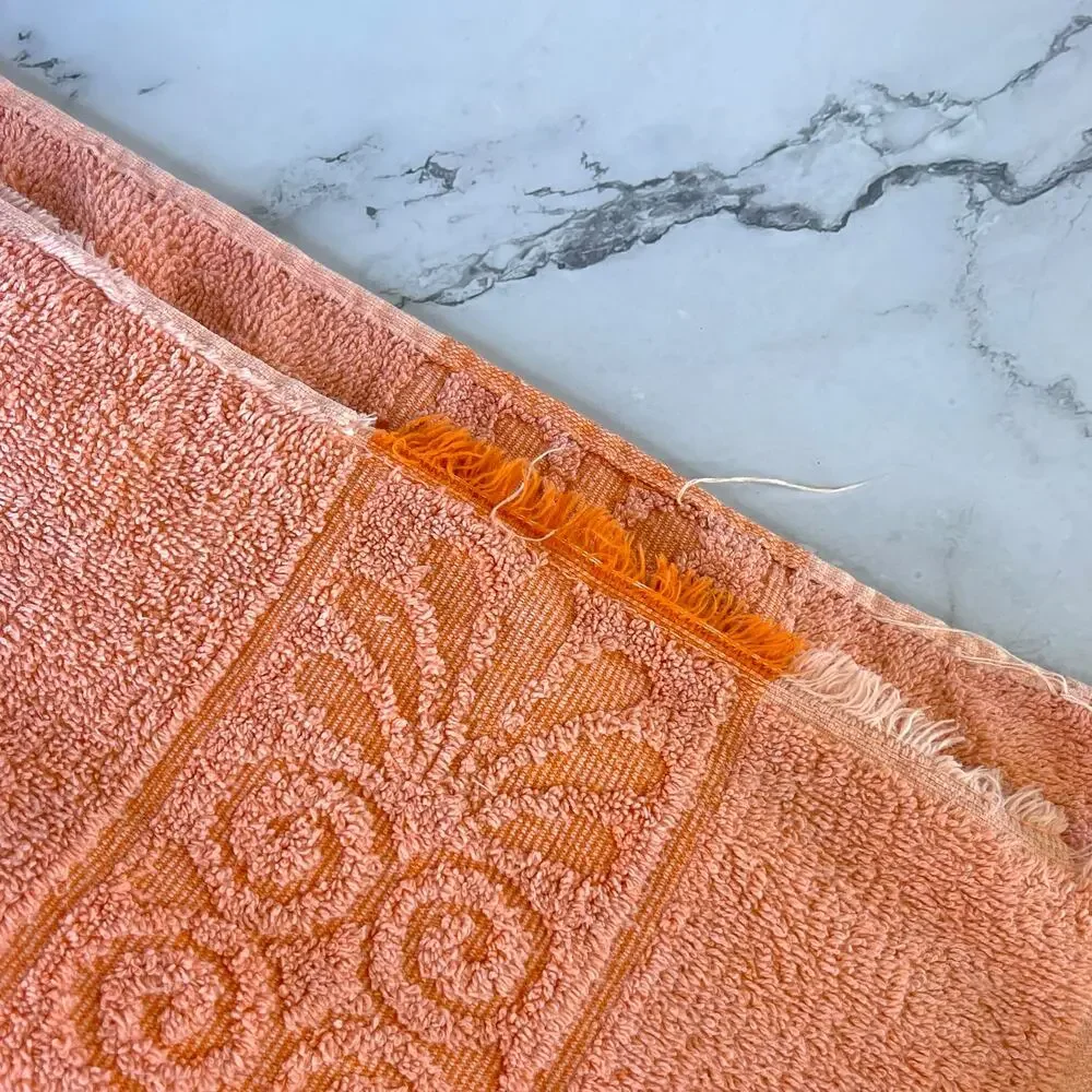 Vintage 1970s Cannon Monticello Peach Floral Fringe Bath Towel USA